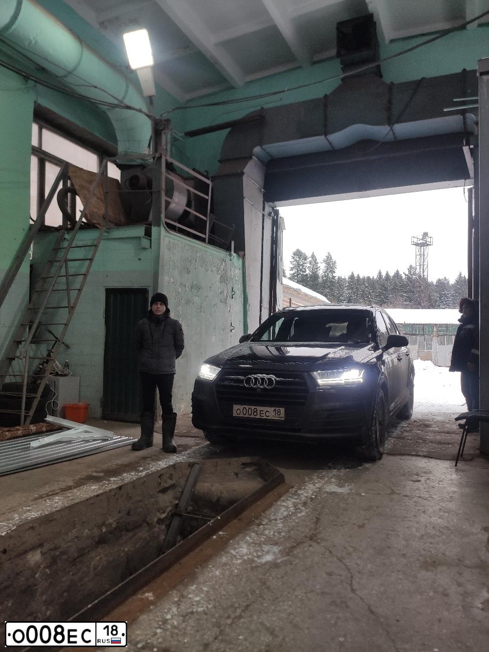 Фото автомобиля LADA 2191 GRANTA, 2017 — госномер О008ЕС18. Цвет: ЯРКО-СИНИЙ