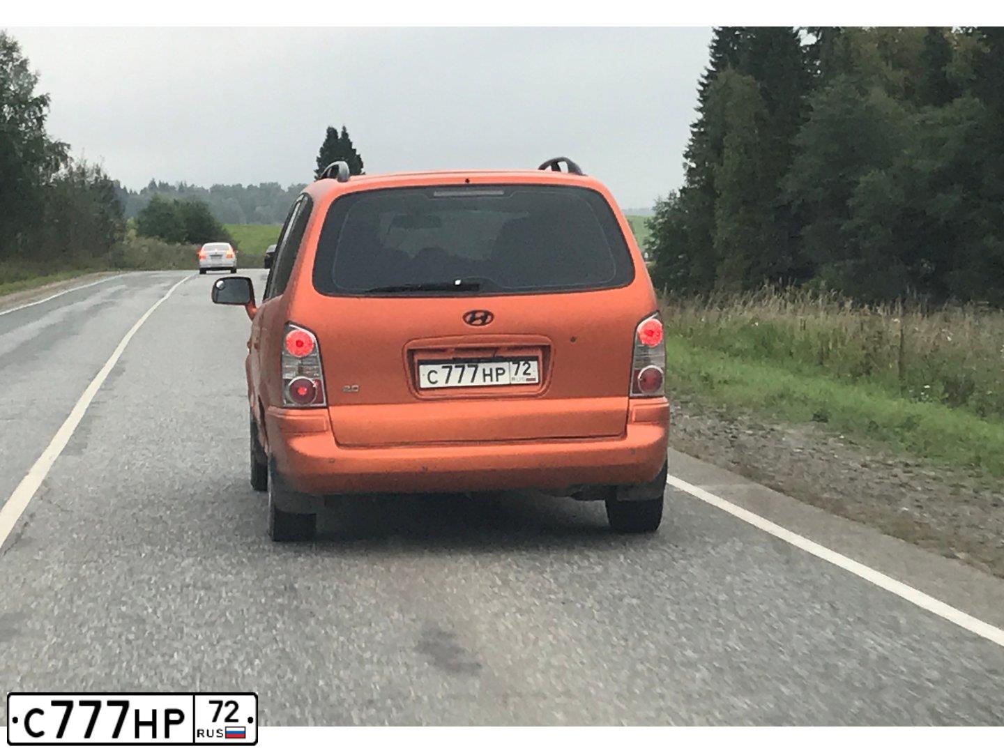 Фото автомобиля HYUNDAI TRAJET, 2006 — госномер С777НР72. Цвет: Оранжевый