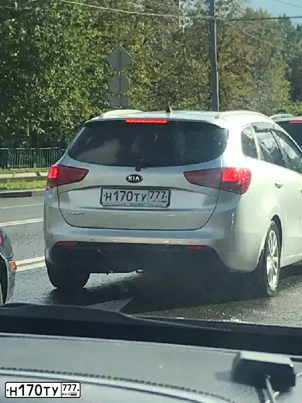 Фото автомобиля KIA CEE'D, 2015 — госномер К628ОЕ35. Цвет: СЕРЕБРИСТЫЙ