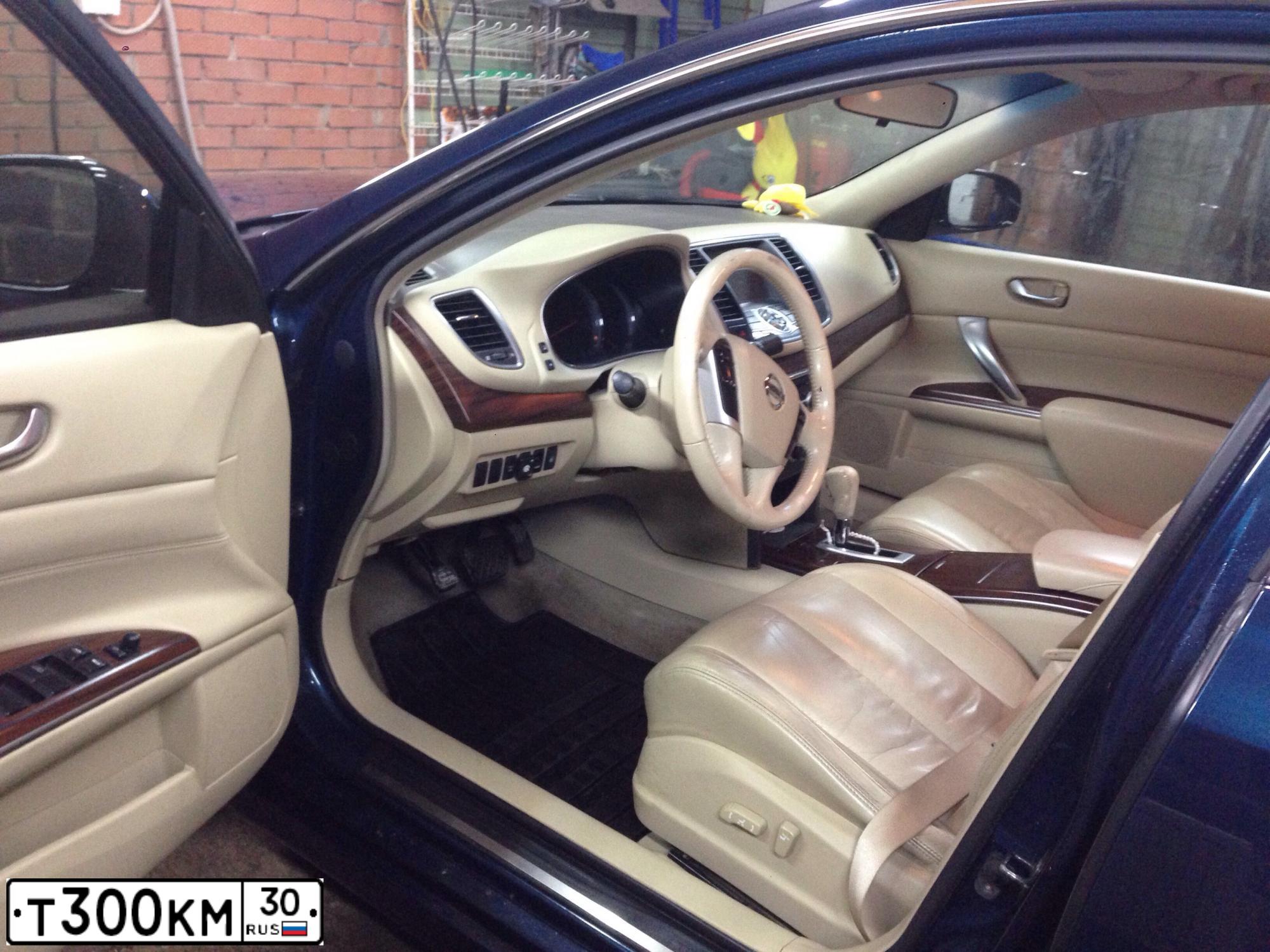Фото автомобиля VOLKSWAGEN PASSAT, 2010 — госномер С003МЕ30. Цвет: СЕРЫЙ