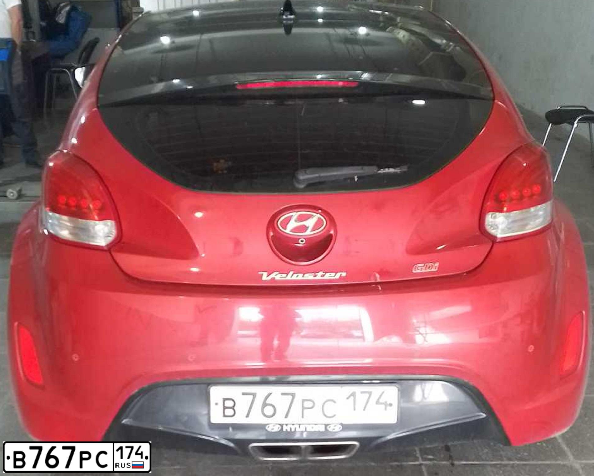 Фото автомобиля HYUNDAI VELOSTER, 2012 — госномер В767РС174. Цвет: КРАСНЫЙ