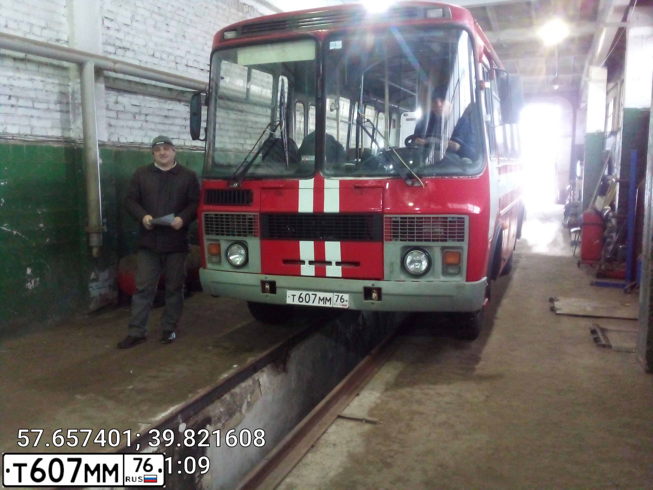 Фото автомобиля PAZ 3205, 1995 — госномер Т607ММ76. Цвет: КРАСНЫЙ