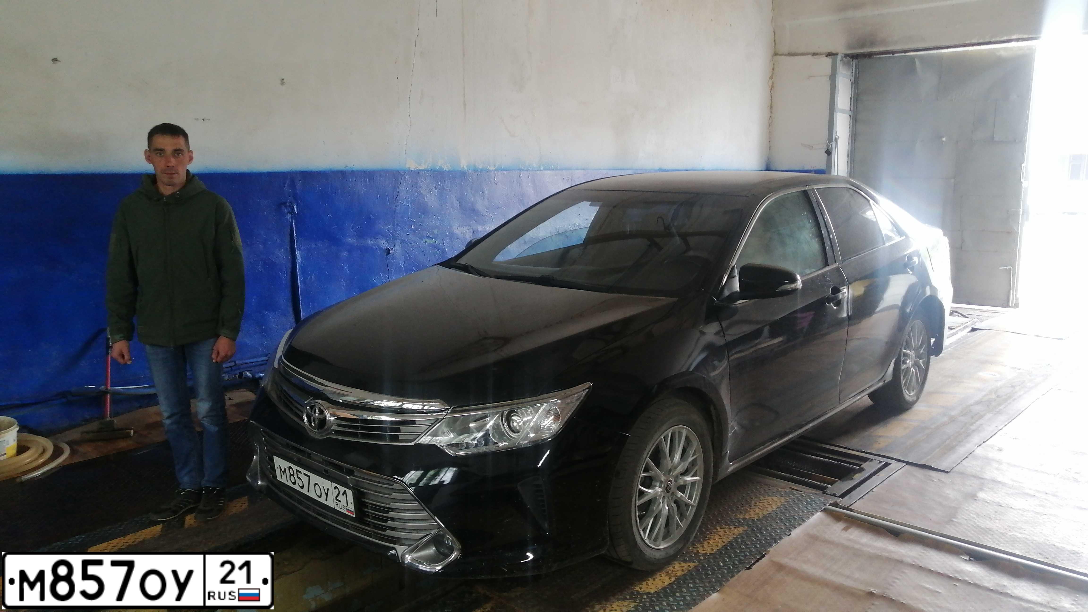Фото автомобиля TOYOTA CAMRY, 2012 — госномер О057УЕ197. Цвет: ЧЕРНЫЙ