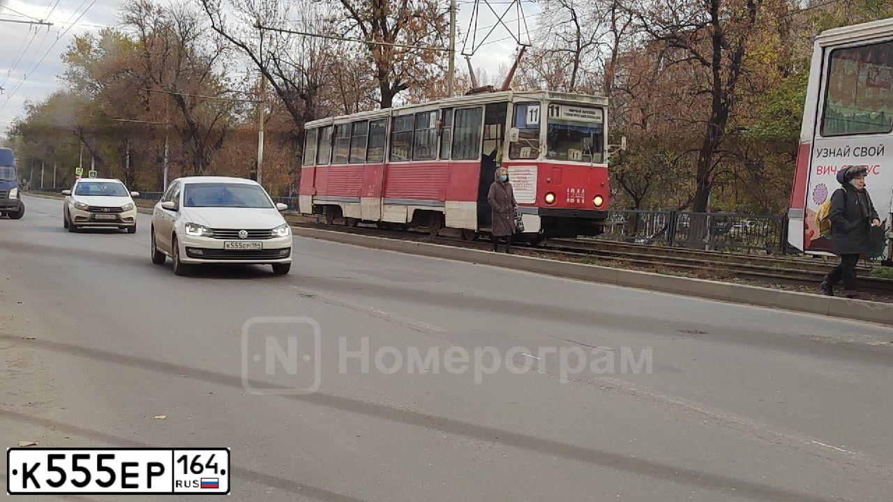 Фото автомобиля AUDI Q3, 2014 — госномер К555ЕР164. Цвет: Белый