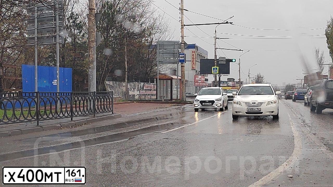 Фото автомобиля RENAULT LOGAN, 2010 — госномер Х400МТ161. Цвет: ЧЕРНЫЙ