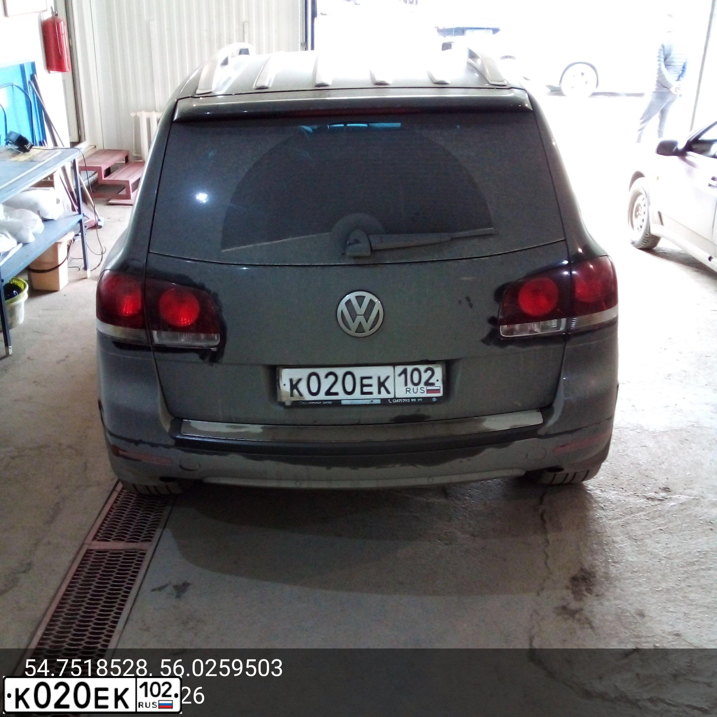 Фото автомобиля VOLKSWAGEN TOUAREG, 2008 — госномер К020ЕК102. Цвет: ЧЕРНЫЙ