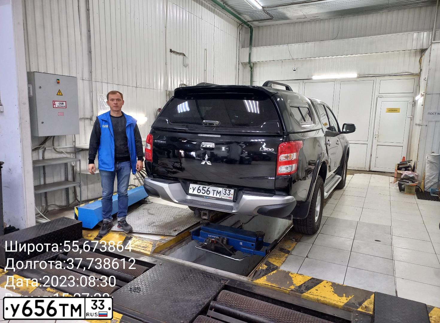 Фото автомобиля MITSUBISHI L 200, 2017 — госномер С380ЕО799. Цвет: ЧЕРНЫЙ