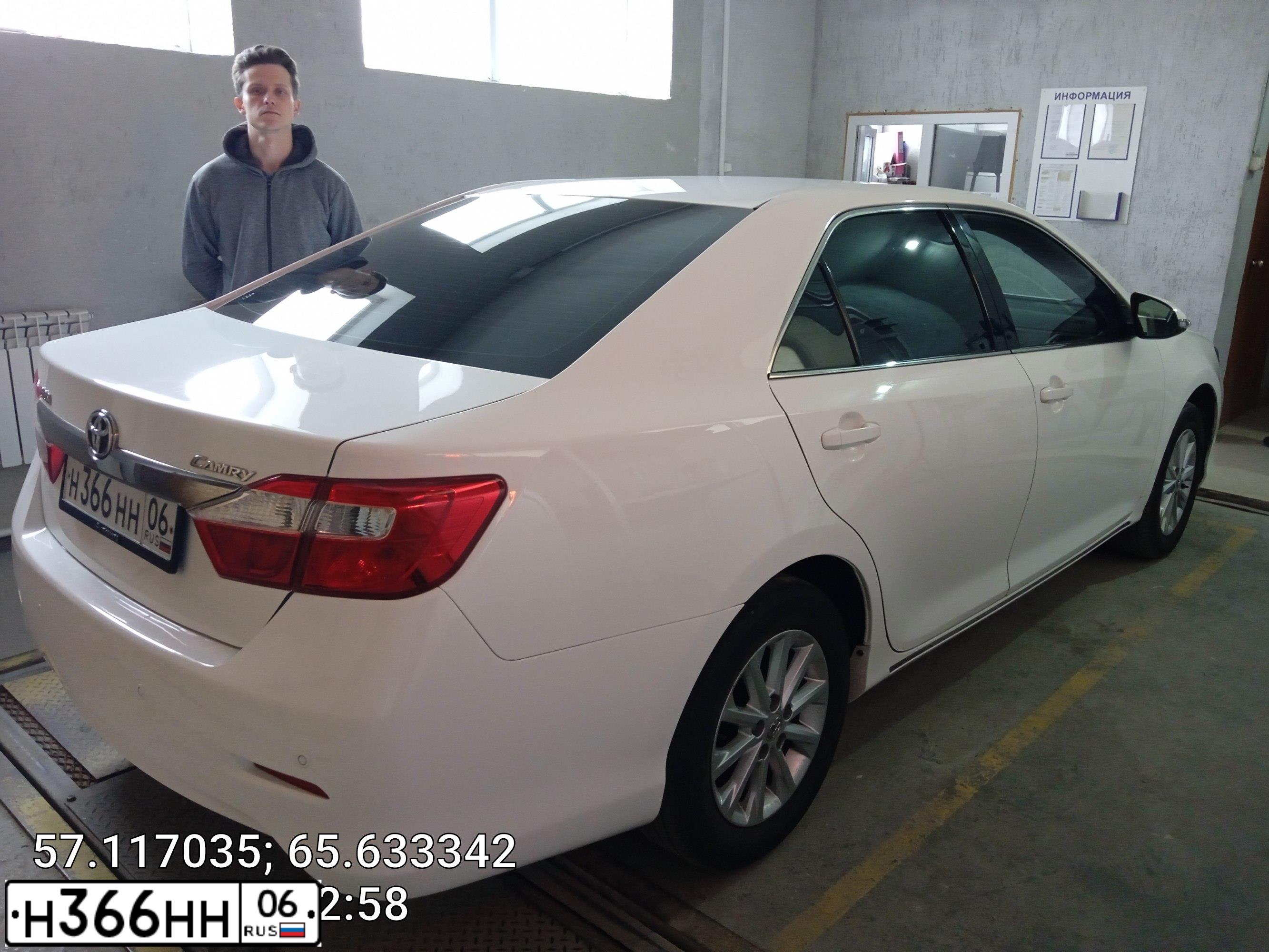 Фото автомобиля TOYOTA CAMRY, 2013 — госномер А834ТА172. Цвет: Белый