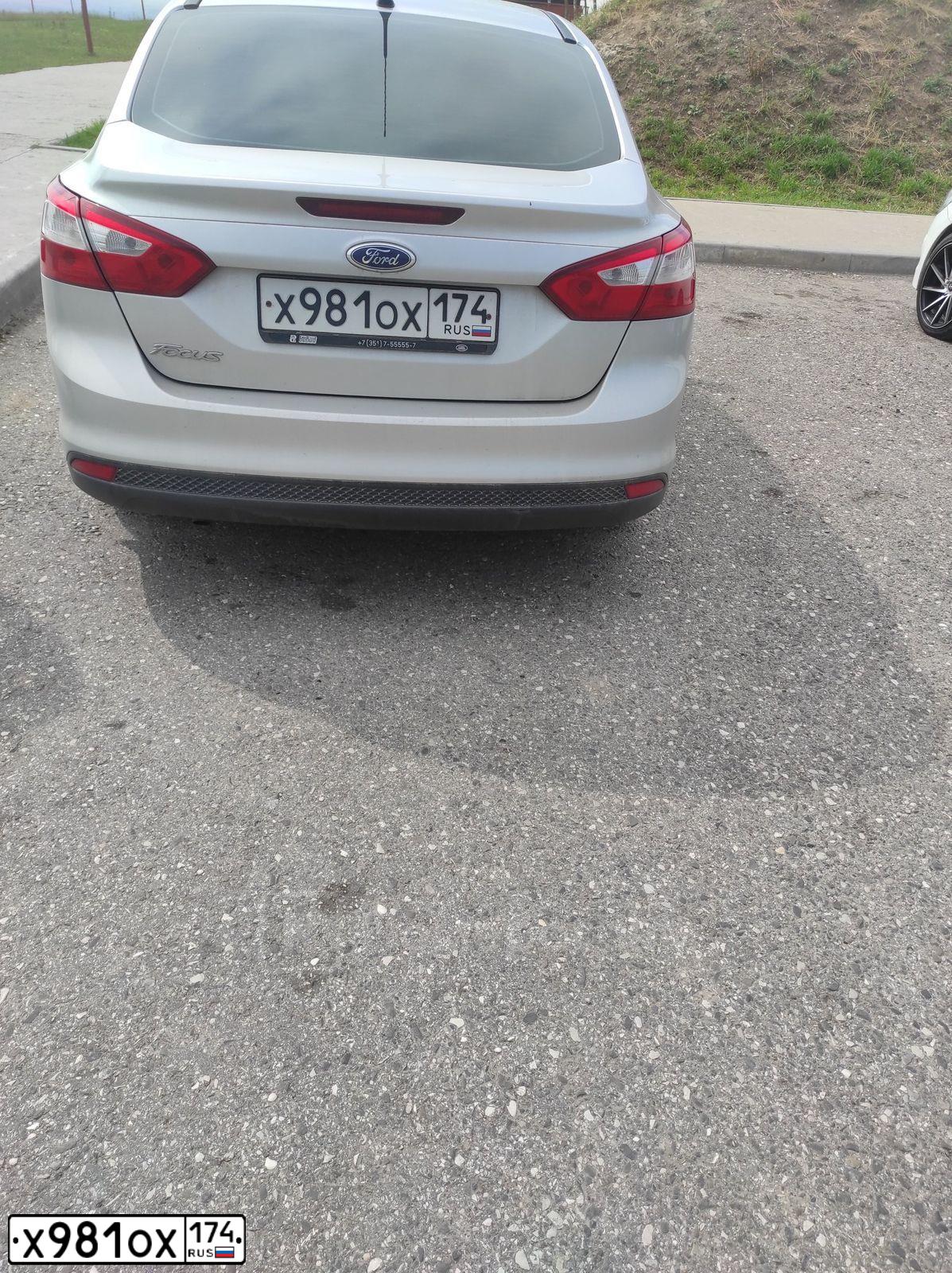 Фото автомобиля FORD FOCUS, 2013 — госномер Х981ОХ174. Цвет: СЕРЕБРИСТЫЙ