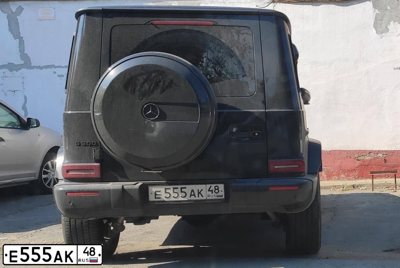 Фото автомобиля FORD MAVERICK, 2004 — госномер В888ОР48. Цвет: ЧЕРНЫЙ