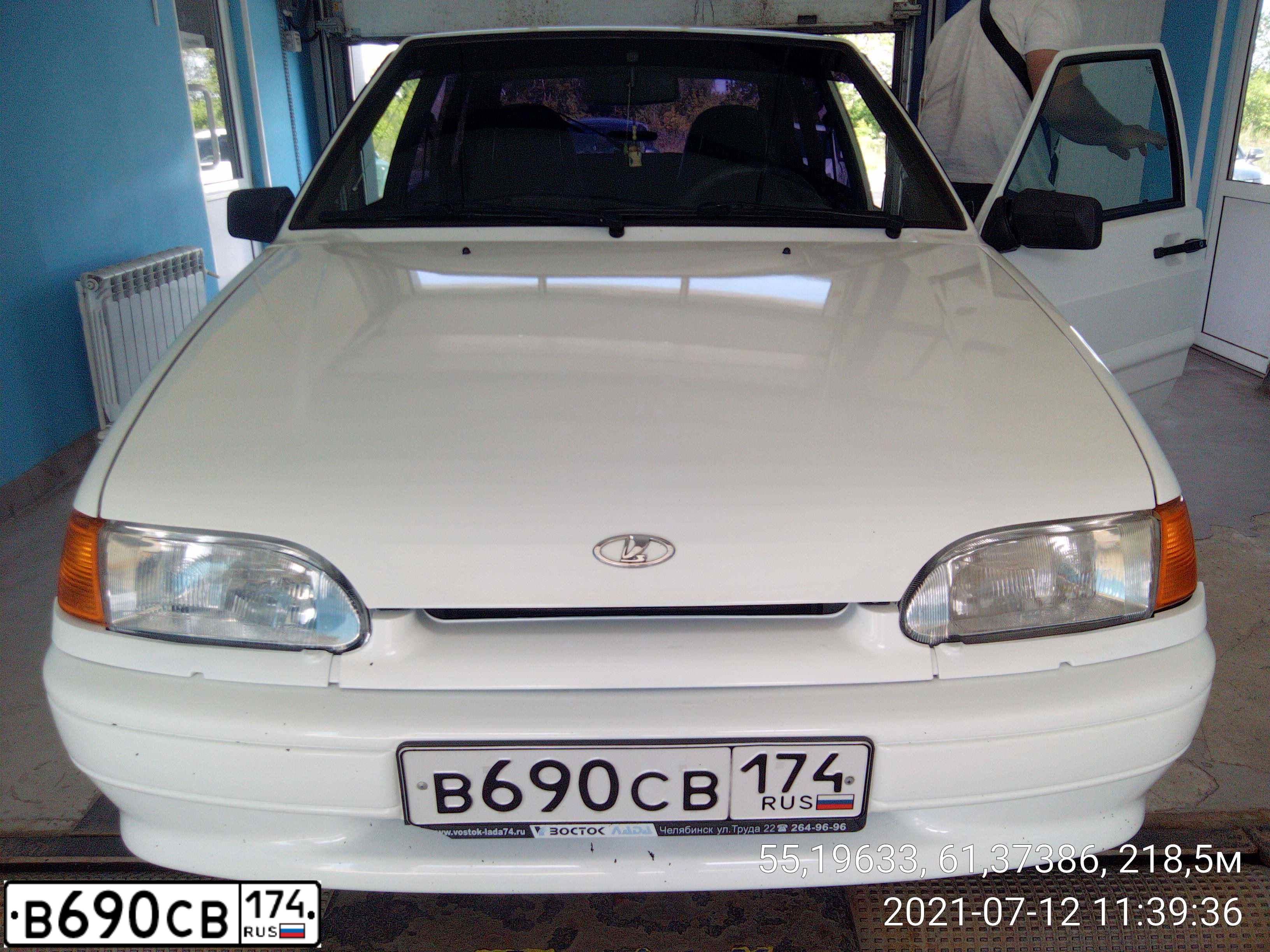Фото автомобиля LADA 2114 SAMARA, 2013 — госномер В690СВ174. Цвет: Белый
