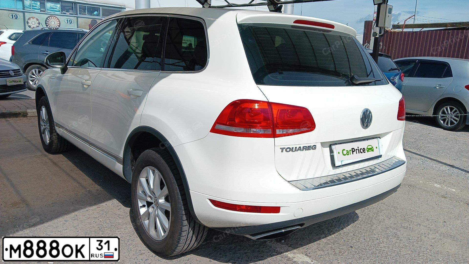 Фото автомобиля VOLKSWAGEN TOUAREG, 2010 — госномер Р027ЕМ198. Цвет: Белый