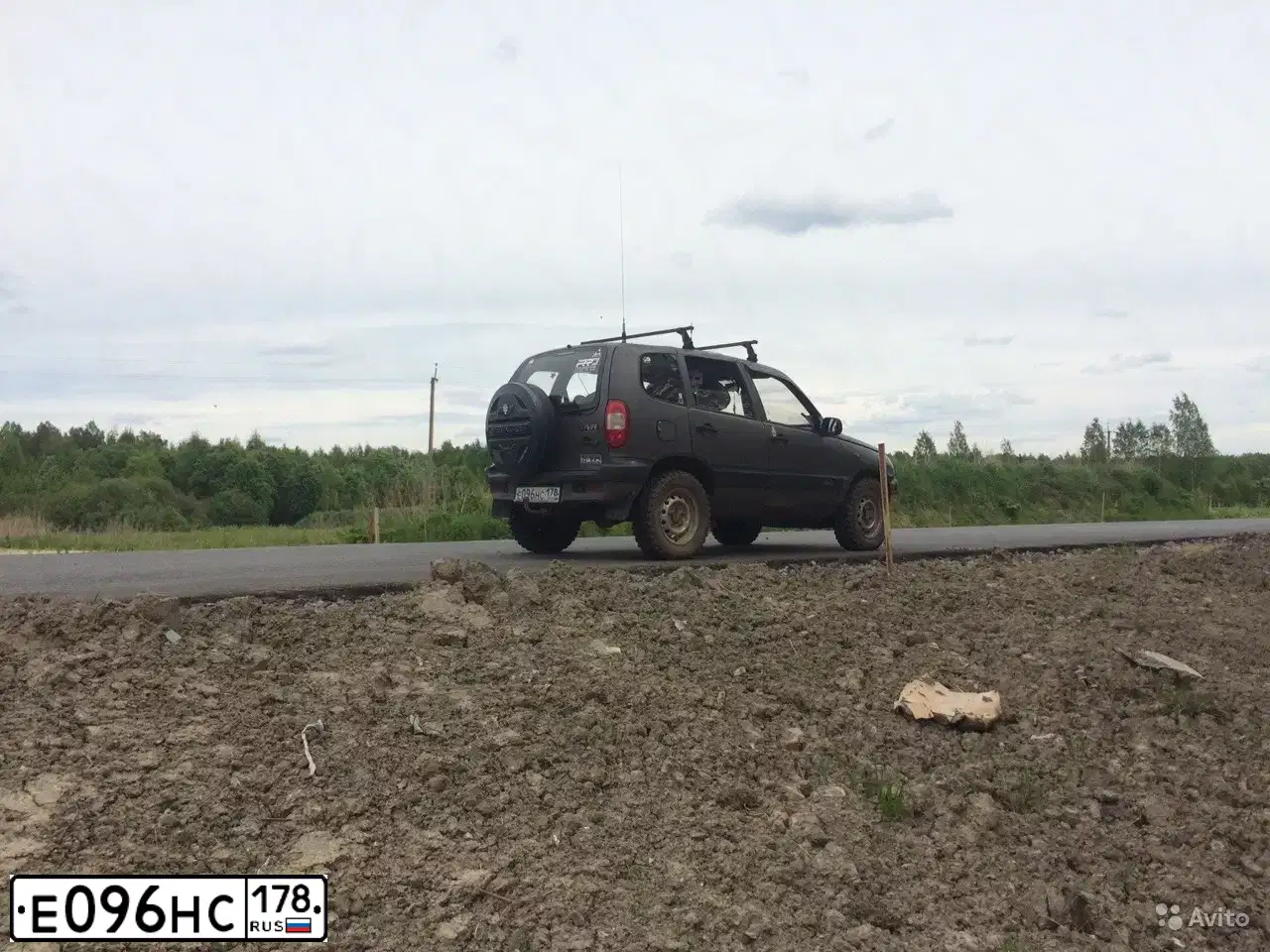 Фото автомобиля CHEVROLET NIVA, 2005 — госномер У859ТТ69. Цвет: СЕРЫЙ
