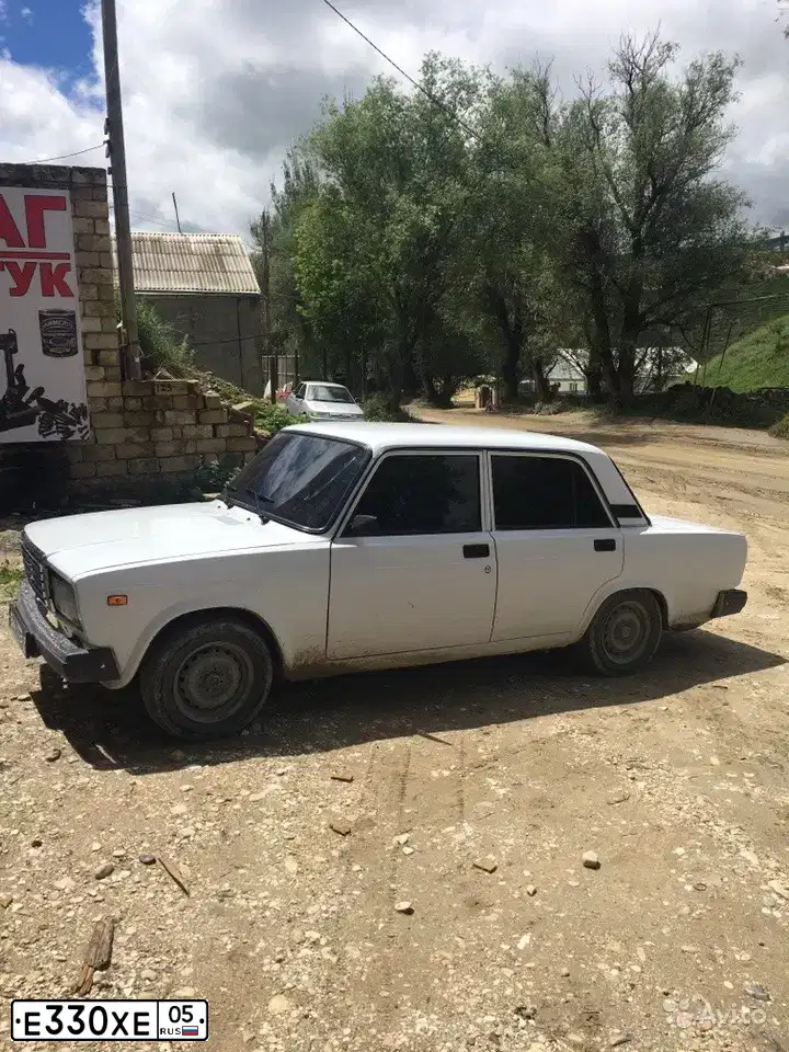 Фото автомобиля LADA 2107, 2008 — госномер Р061УТ05. Цвет: ЯРКО-БЕЛЫЙ