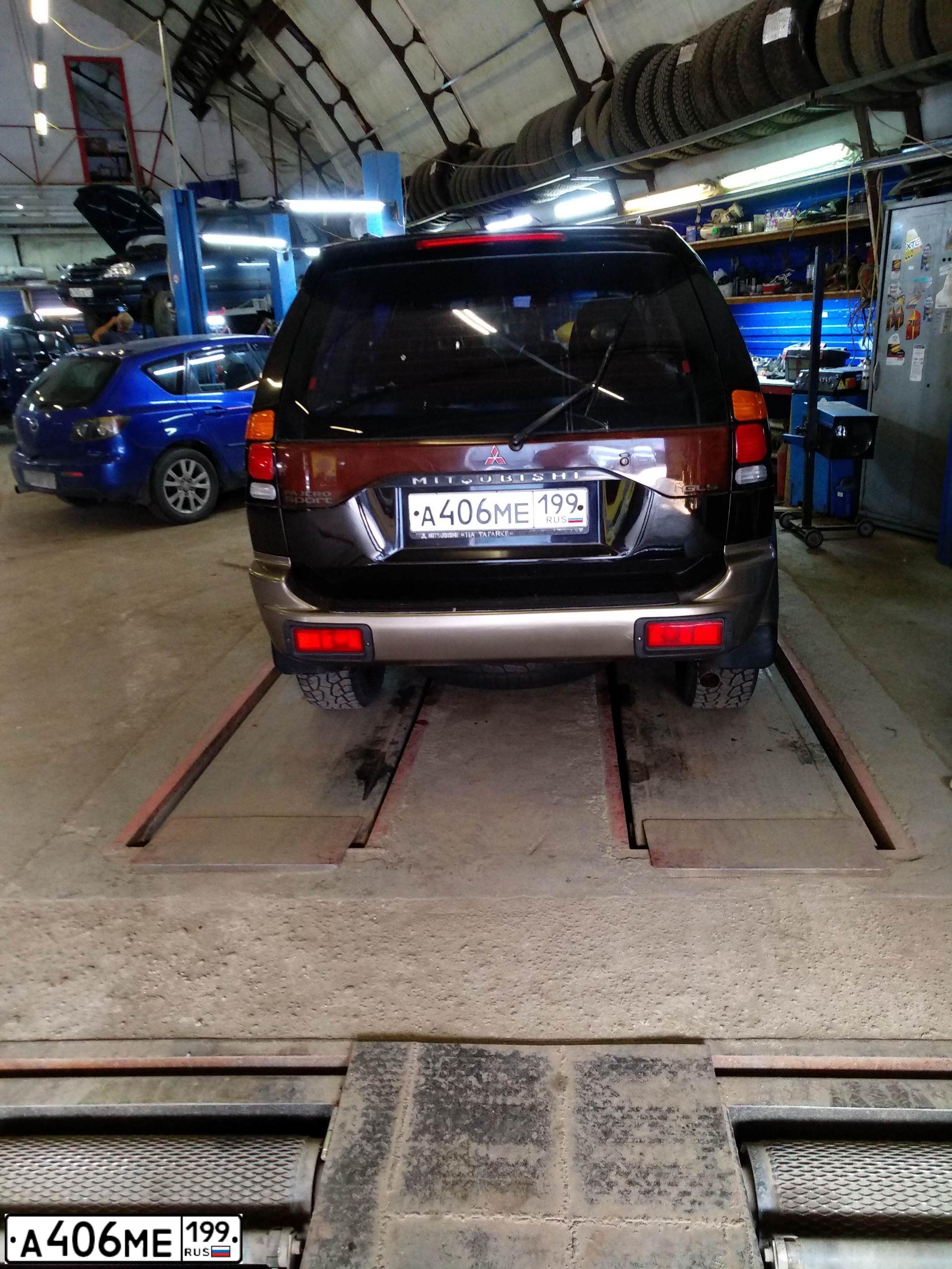 Фото автомобиля MITSUBISHI PAJERO SPORT, 2002 — госномер А406МЕ199. Цвет: ЧЕРНЫЙ