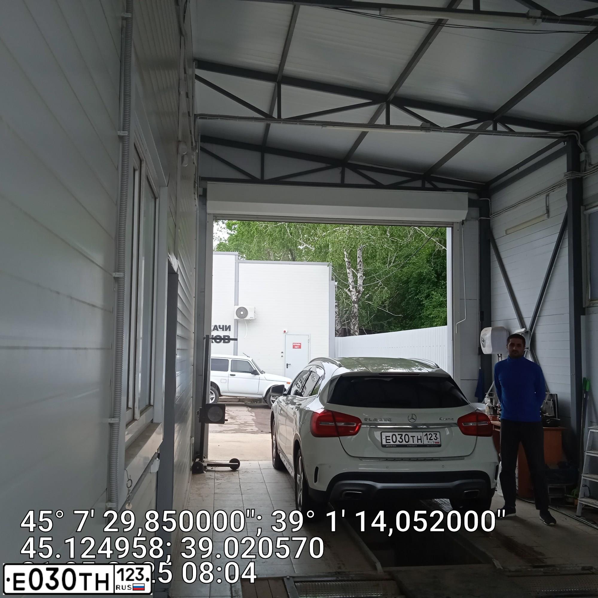 Фото автомобиля BMW X1, 2011 — госномер Е030ТН123. Цвет: Коричневый