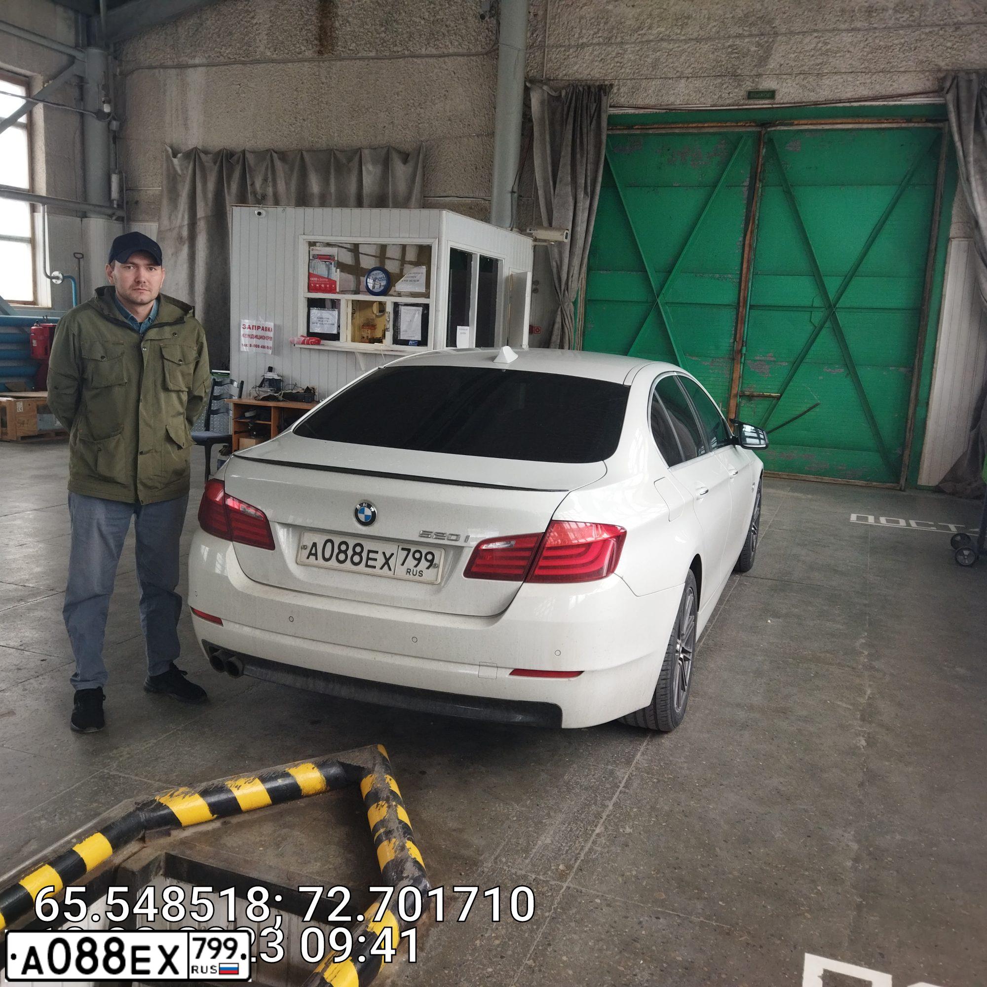 Фото автомобиля BMW 520I, 2013 — госномер О898АМ702. Цвет: Белый