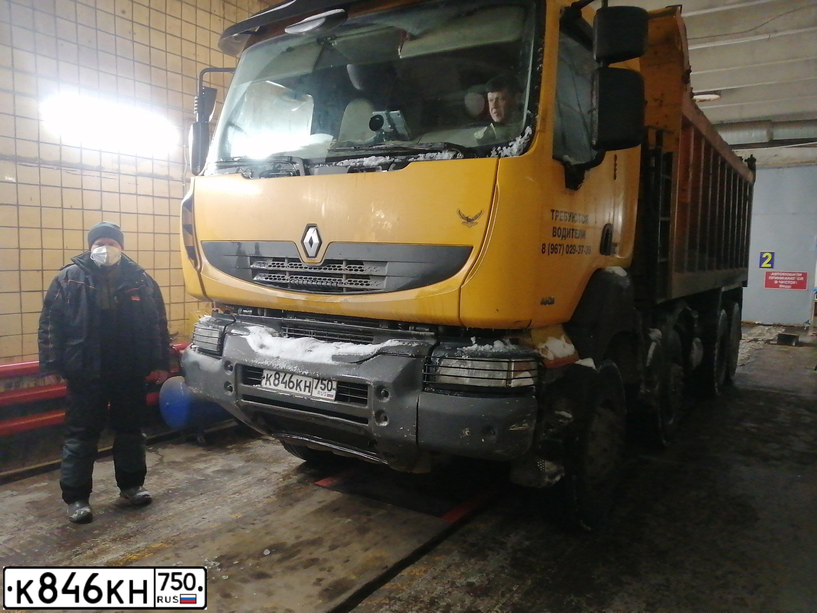 Фото автомобиля ИВЕКО TRAKKER, 2014 — госномер В601КХ156. Цвет: Оранжевый