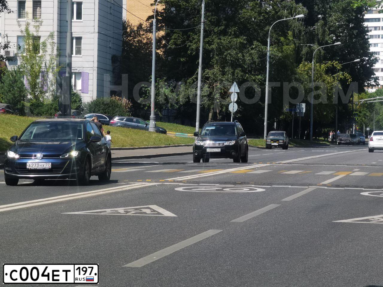 Фото автомобиля TOYOTA CAMRY, 2010 — госномер Х212ВЕ774. Цвет: Белый