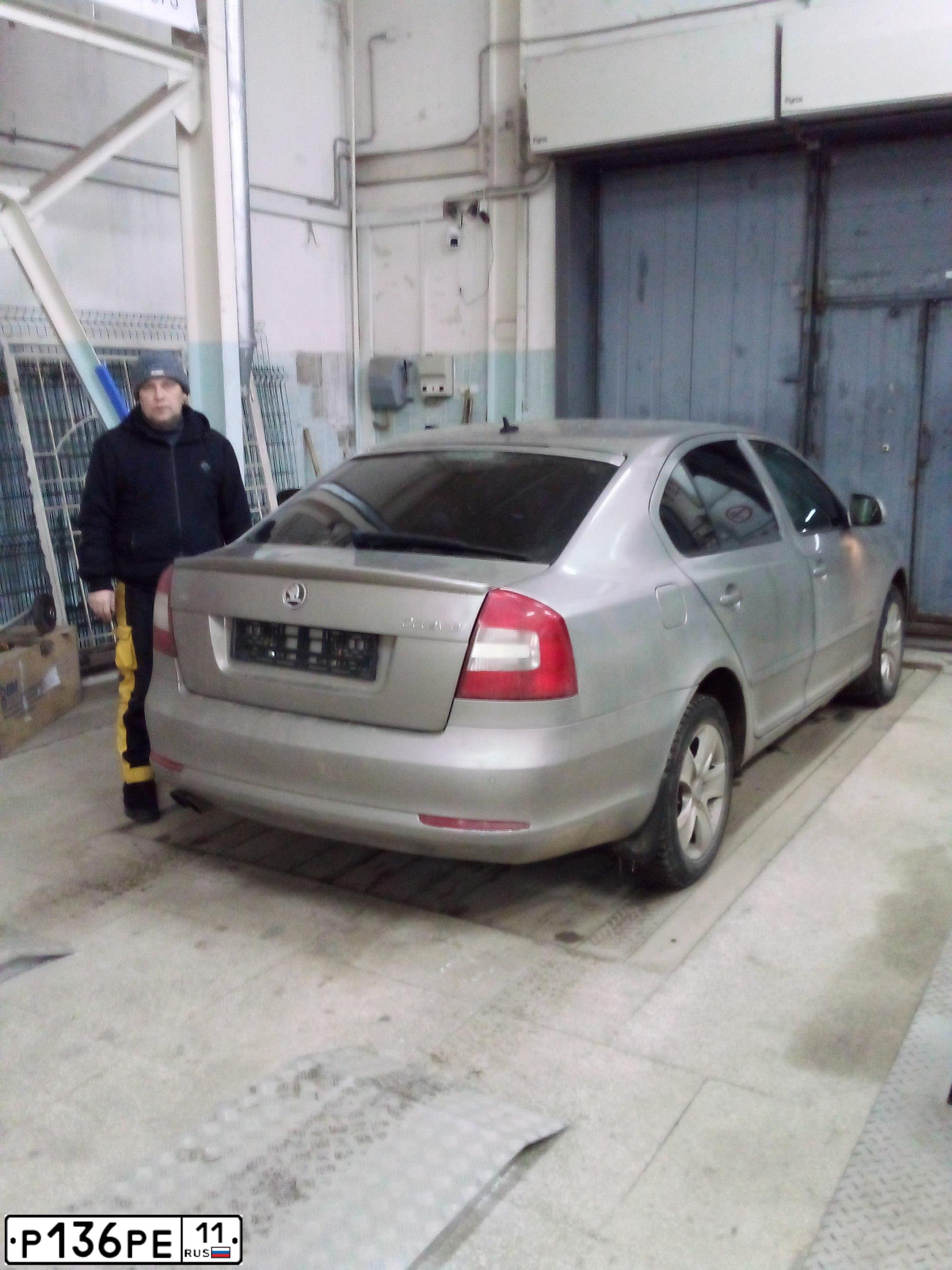 Фото автомобиля SKODA OCTAVIA, 2009 — госномер Е836ЕУ11. Цвет: СЕРЫЙ