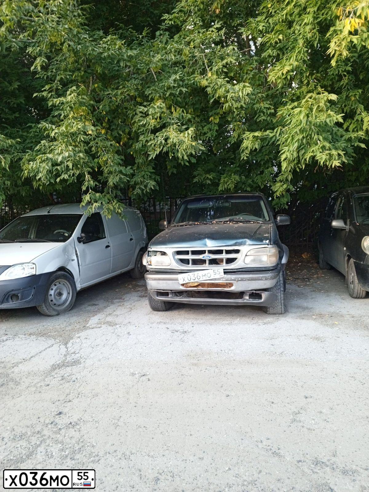 Фото автомобиля FORD EXPLORER, 1996 — госномер Х036МО55. Цвет: ЗЕЛЕНЫЙ