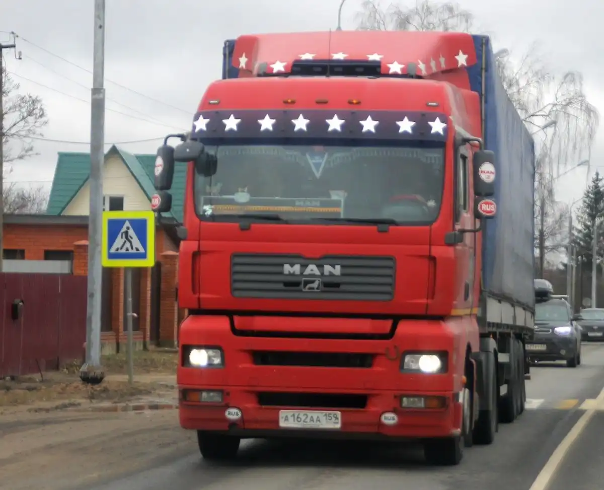 Фото автомобиля MAN TGA 18.XXX /4X2/, 2008 — госномер А162АА199. Цвет: Красный
