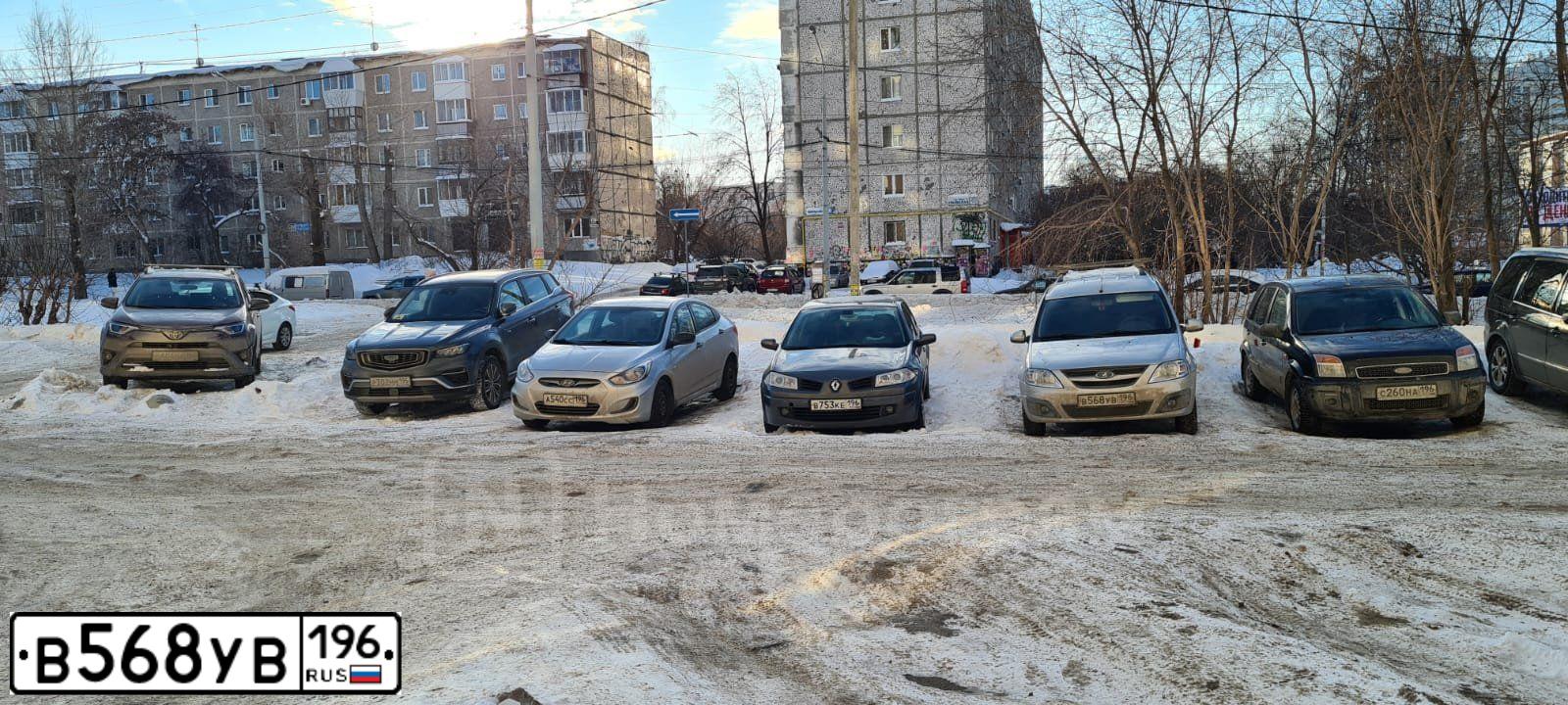 Фото автомобиля LADA LARGUS, 2015 — госномер В568УВ196. Цвет: СВЕТЛО-СЕРЫЙ