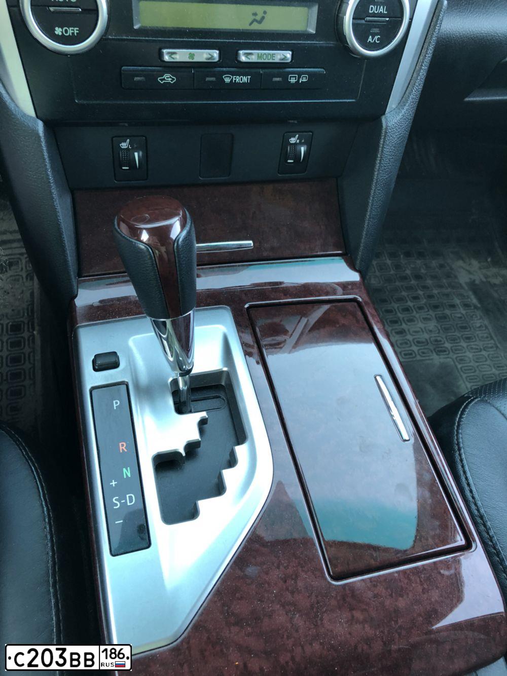 Фото автомобиля TOYOTA CAMRY, 2014 — госномер С203ВВ186. Цвет: ТЕМНО-СЕРЫЙ МЕТАЛЛИК