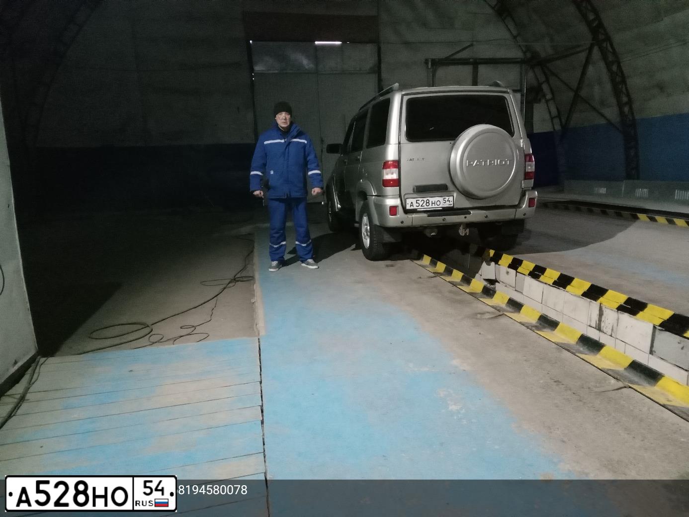 Фото автомобиля UAZ 3163 PATRIOT, 2007 — госномер В082ХТ154. Цвет: ТЕМНО-ВИШНЕВЫЙ МЕТАЛ