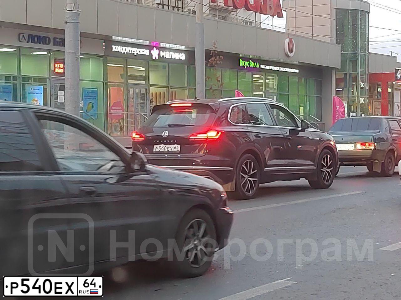 Фото автомобиля VOLKSWAGEN TOUAREG, 2011 — госномер А552ХН164. Цвет: Коричневый