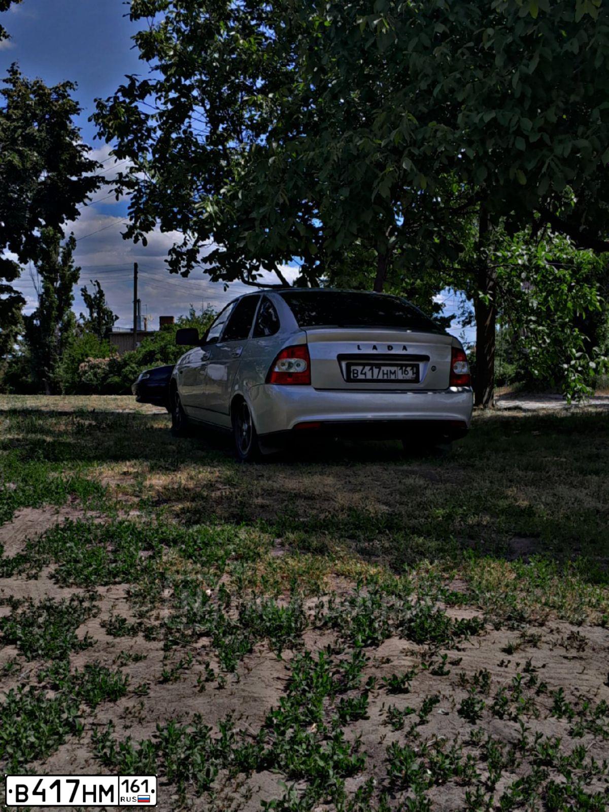 Фото автомобиля LADA 2172 PRIORA, 2011 — госномер В417НМ161. Цвет: СВЕТЛО СЕРЕБ МЕТАЛЛ