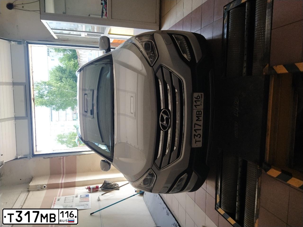 Фото автомобиля HYUNDAI SANTA FE, 2013 — госномер Т317МВ116. Цвет: СЕРЕБРИСТЫЙ