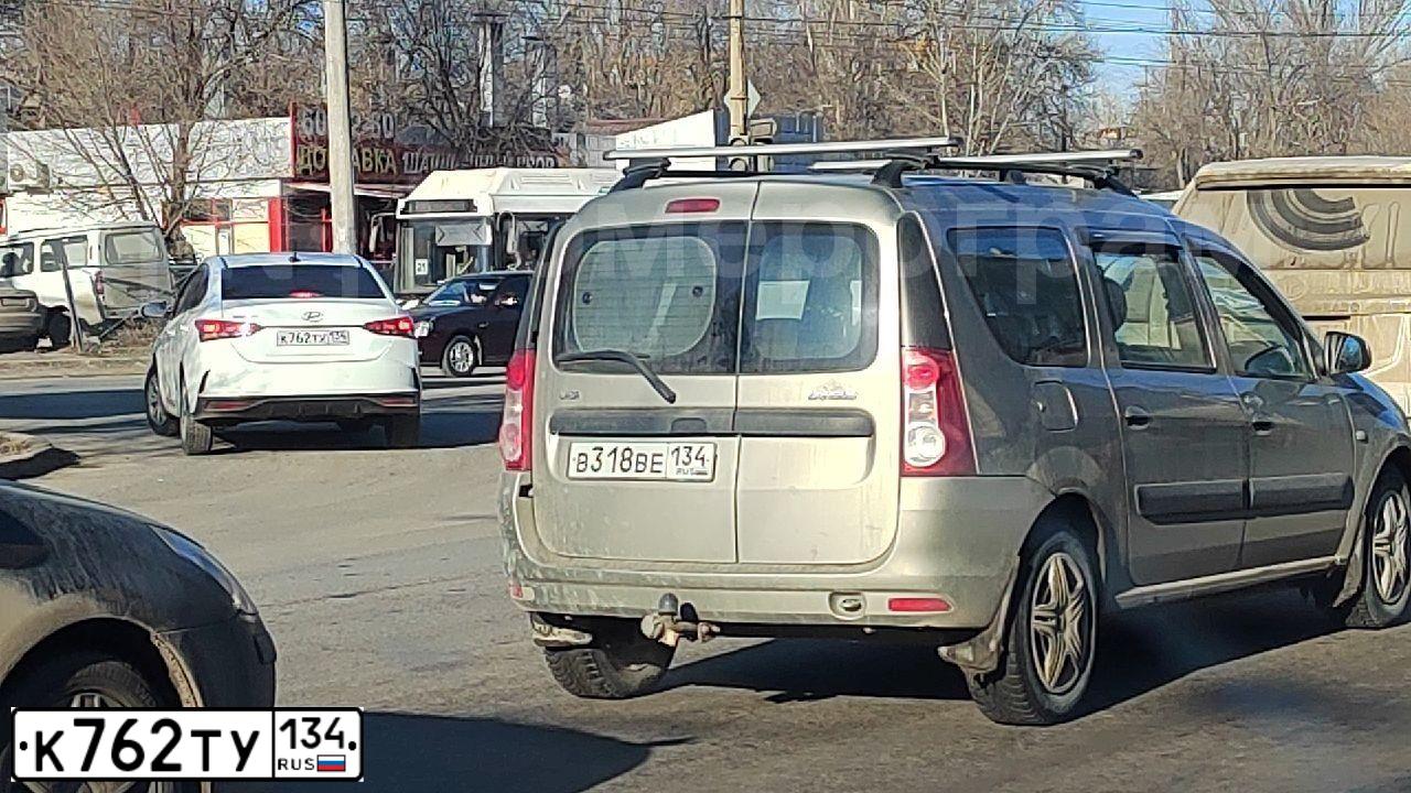 Фото автомобиля LADA 2121 NIVA, 2010 — госномер К762ТУ134. Цвет: ЯРКО-БЕЛЫЙ