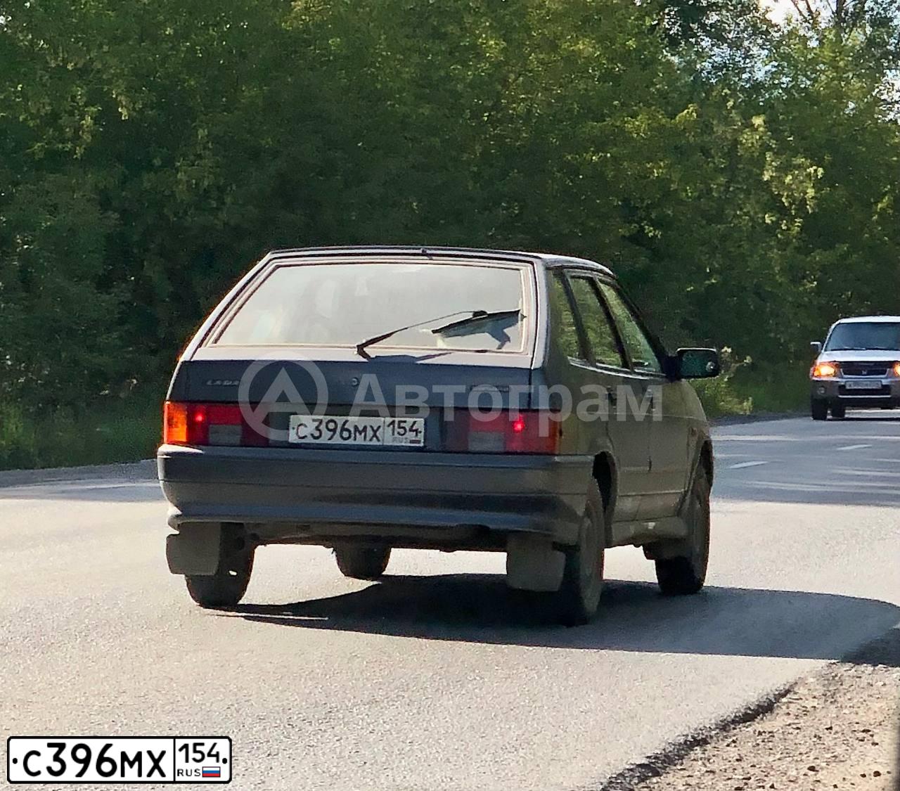 Фото автомобиля LADA 2114 SAMARA, 2013 — госномер С396МХ154. Цвет: серебристо темно серый