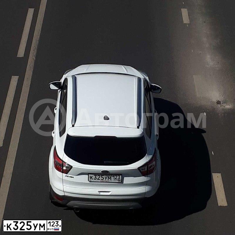 Фото автомобиля FORD KUGA, 2018 — госномер К325УМ123. Цвет: БЕЛЫЙ