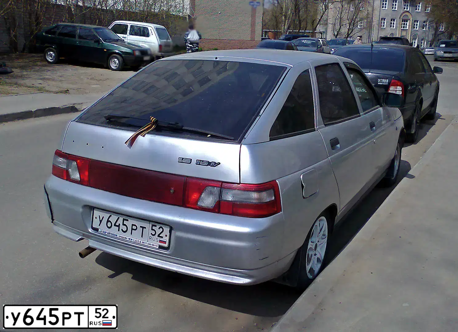 Фото автомобиля LADA 2112 LADA, 2008 — госномер С647ОК152. Цвет: СВЕТЛО-СЕРЕБРИСТЫЙ
