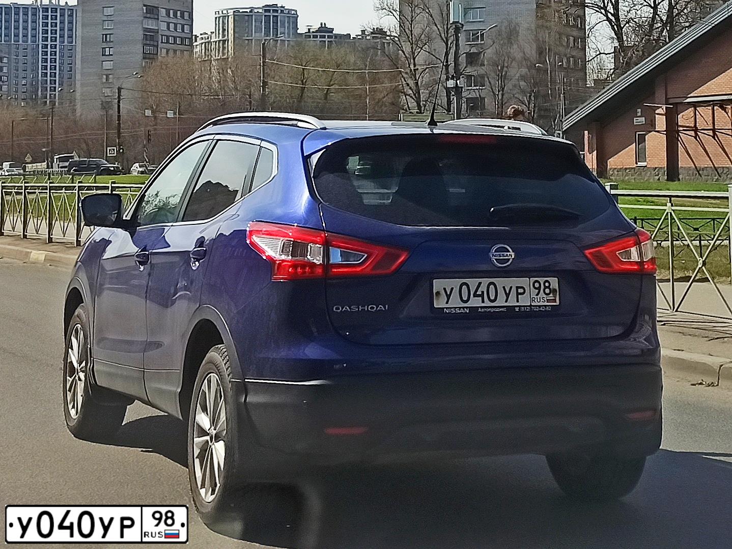Фото автомобиля NISSAN QASHQAI, 2014 — госномер У853УМ790. Цвет: Темно-синий