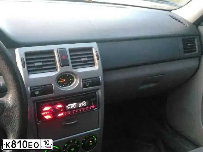 Фото автомобиля LADA PRIORA, 2009 — госномер Н271НА10. Цвет: СВЕТЛО-СЕРЕБРИСТЫЙ МЕТАЛЛ