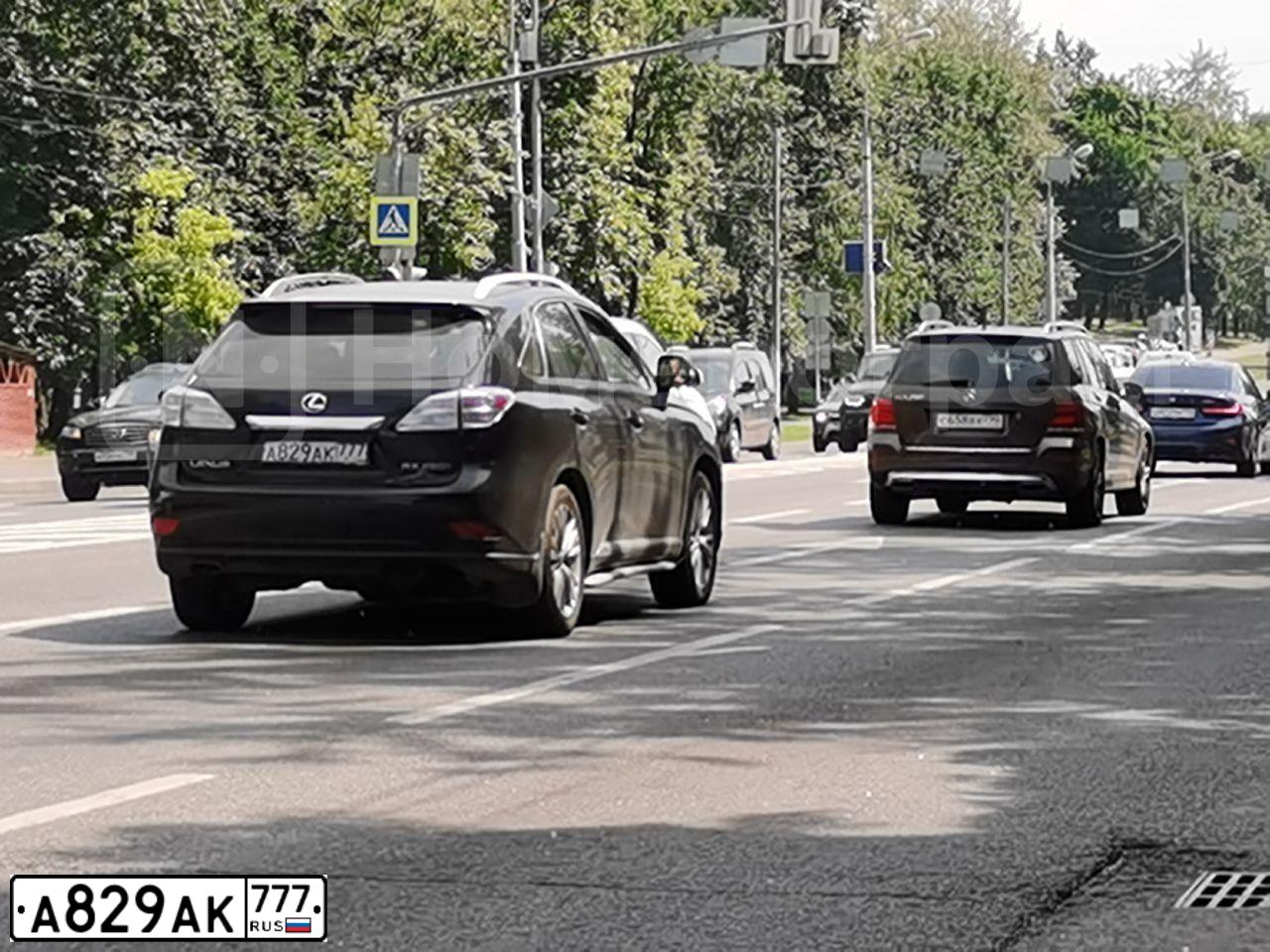 Фото автомобиля VOLKSWAGEN PASSAT, 2004 — госномер А829АК777. Цвет: Серый