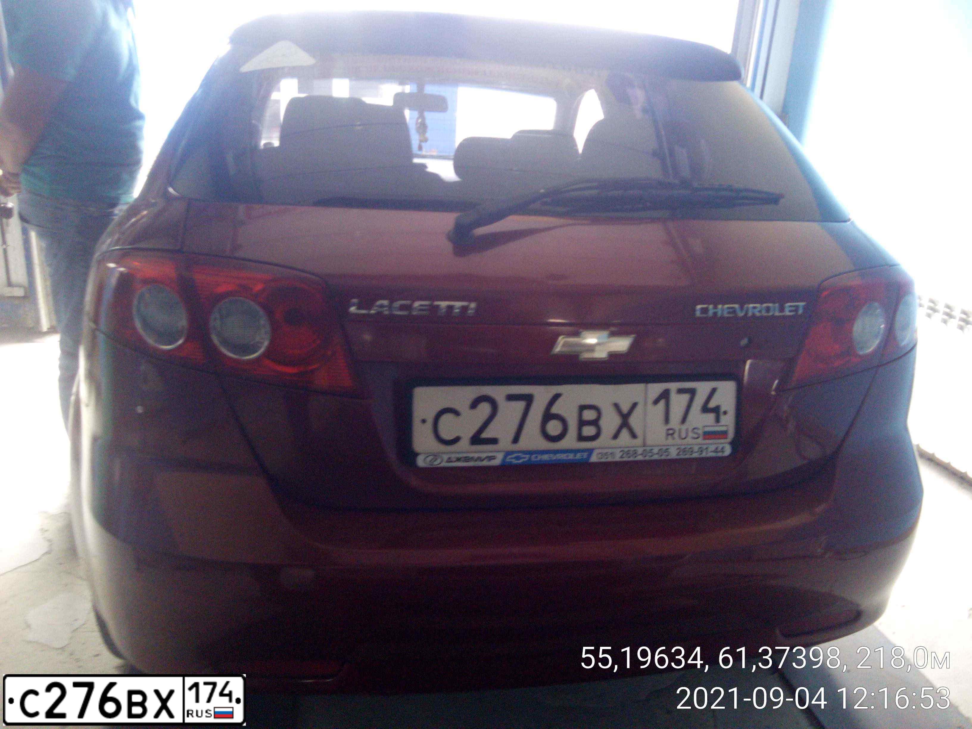 Фото автомобиля CHEVROLET LACETTI, 2008 — госномер С276ВХ174. Цвет: Красный