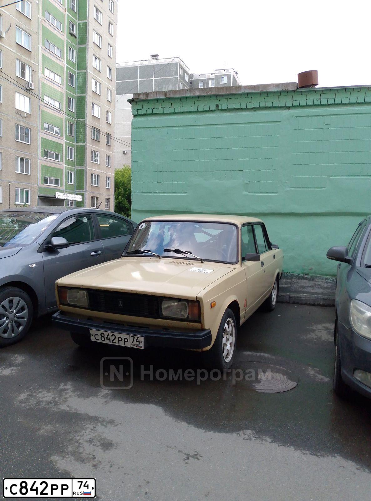 Фото автомобиля LADA 2105, 1987 — госномер С842РР74. Цвет: БЕЖЕВЫЙ