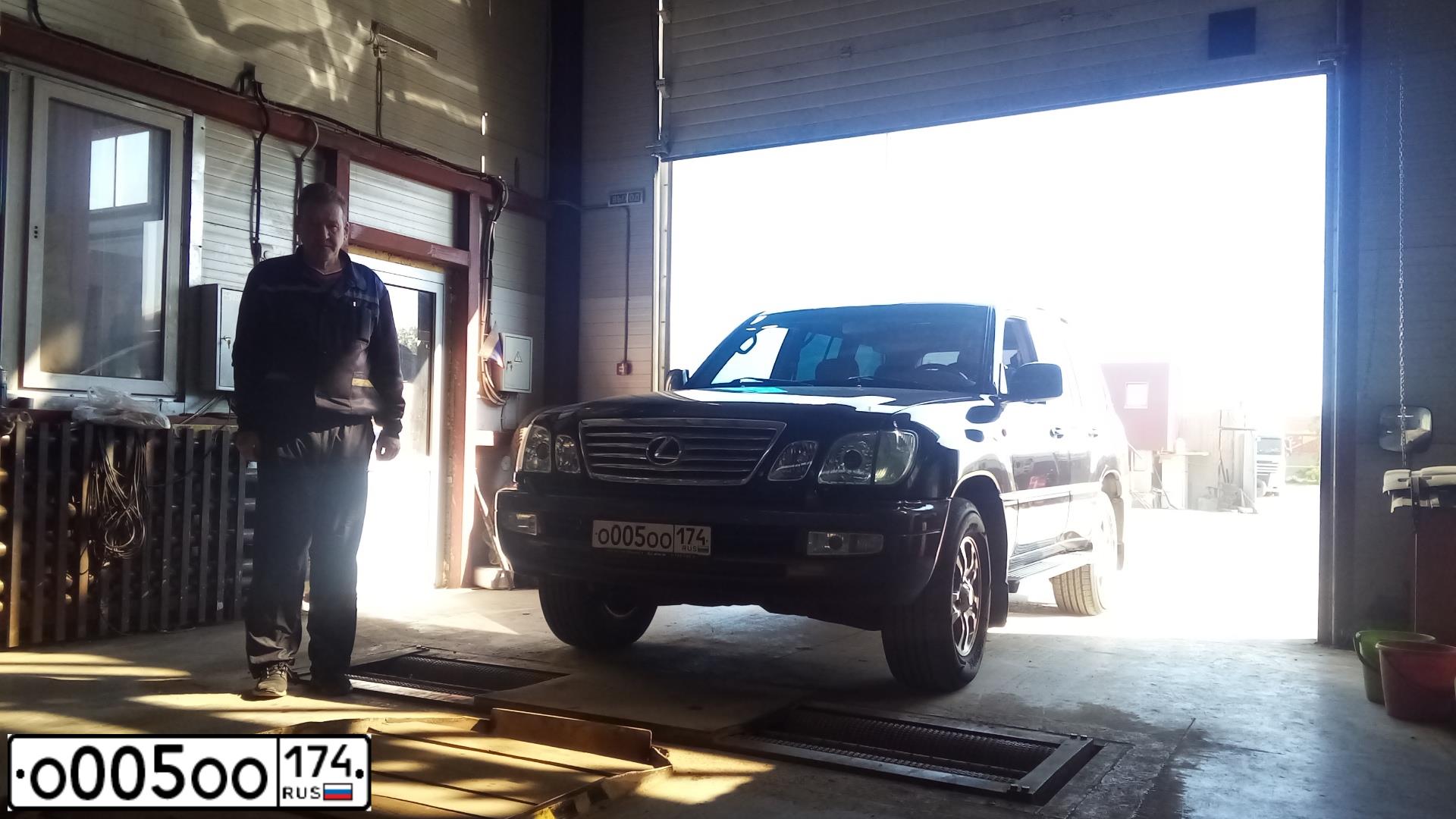 Фото автомобиля TOYOTA LANDCRUISER 200, 2012 — госномер О002ОО74. Цвет: ЧЕРНЫЙ