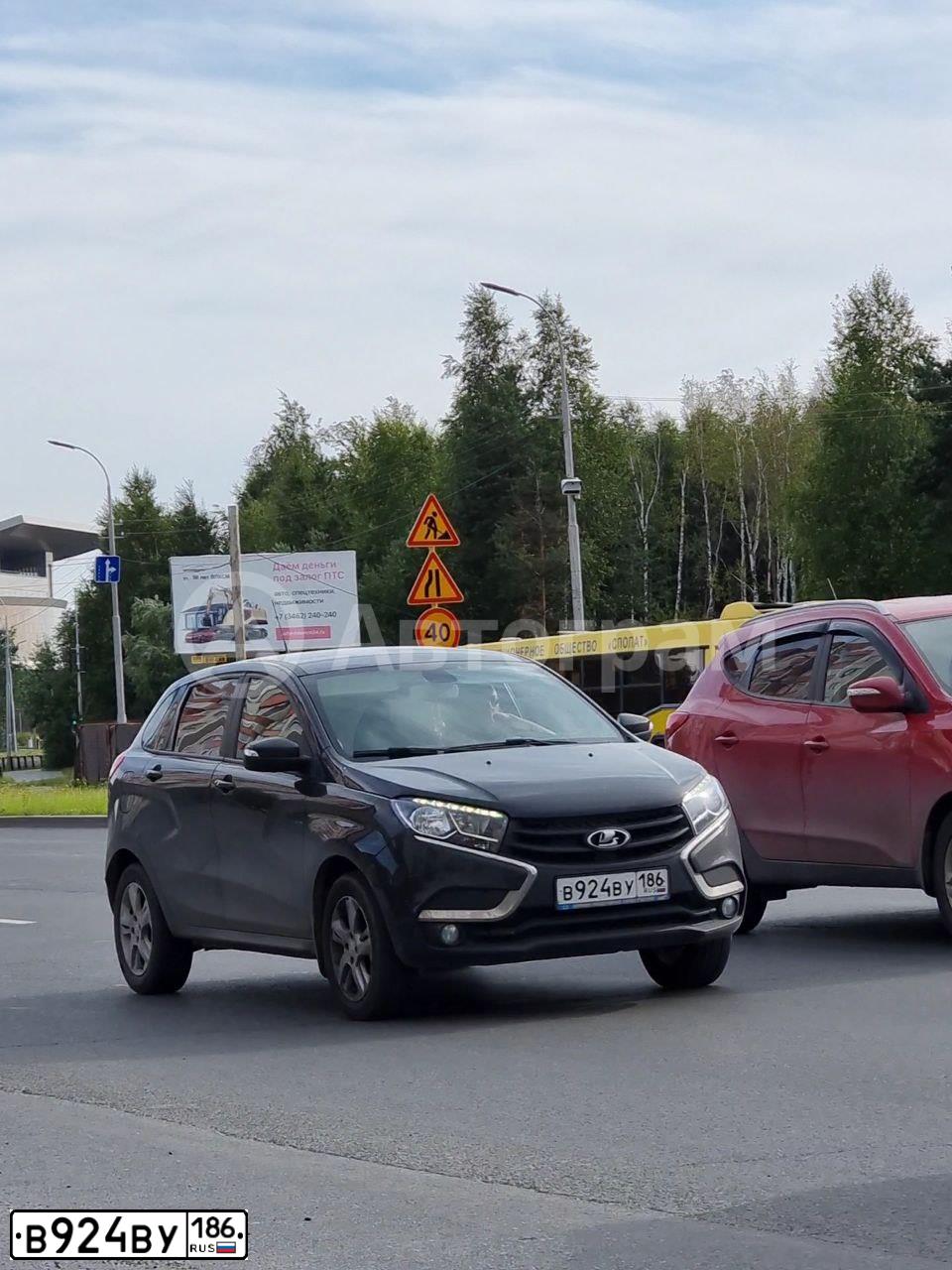 Фото автомобиля LADA XRAY, 2019 — госномер В924ВУ186. Цвет: ЧЕРНЫЙ