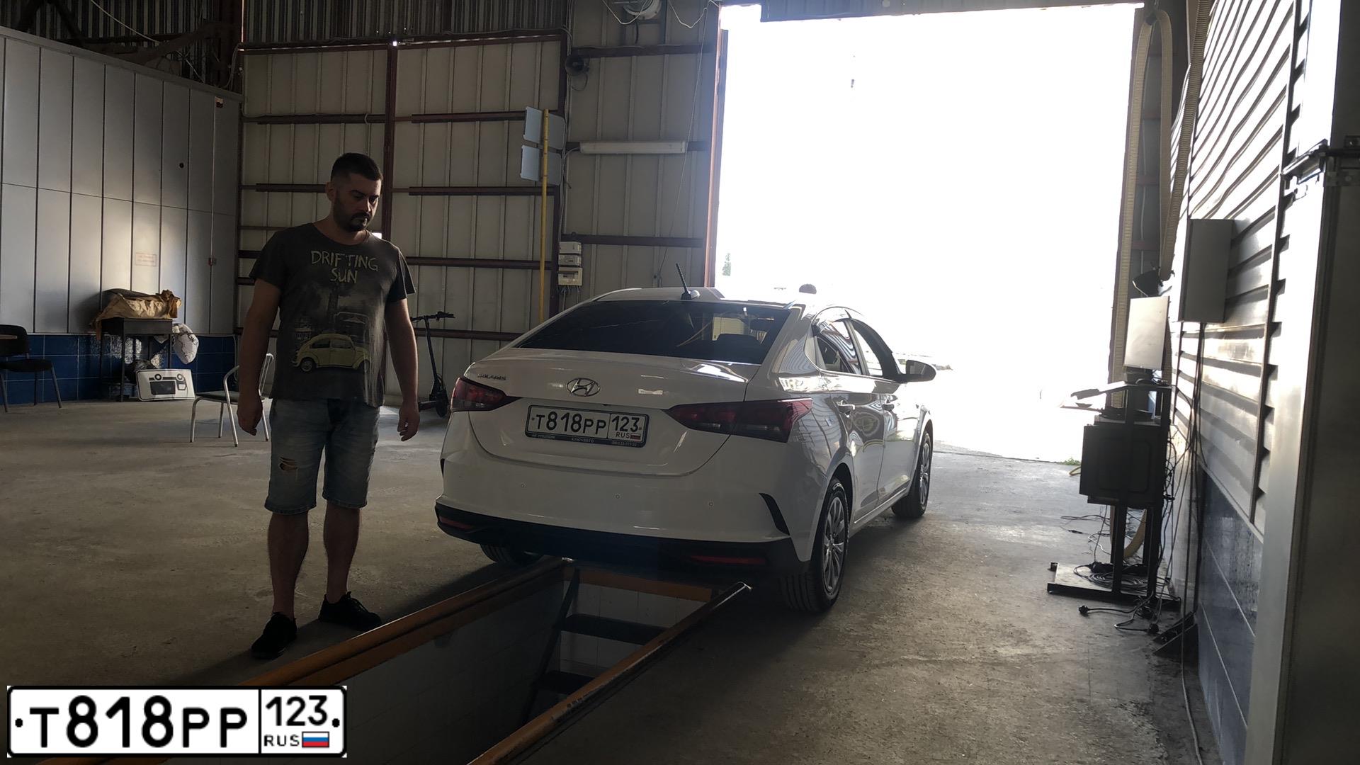 Фото автомобиля HYUNDAI ELANTRA, 2015 — госномер В360МО193. Цвет: Белый