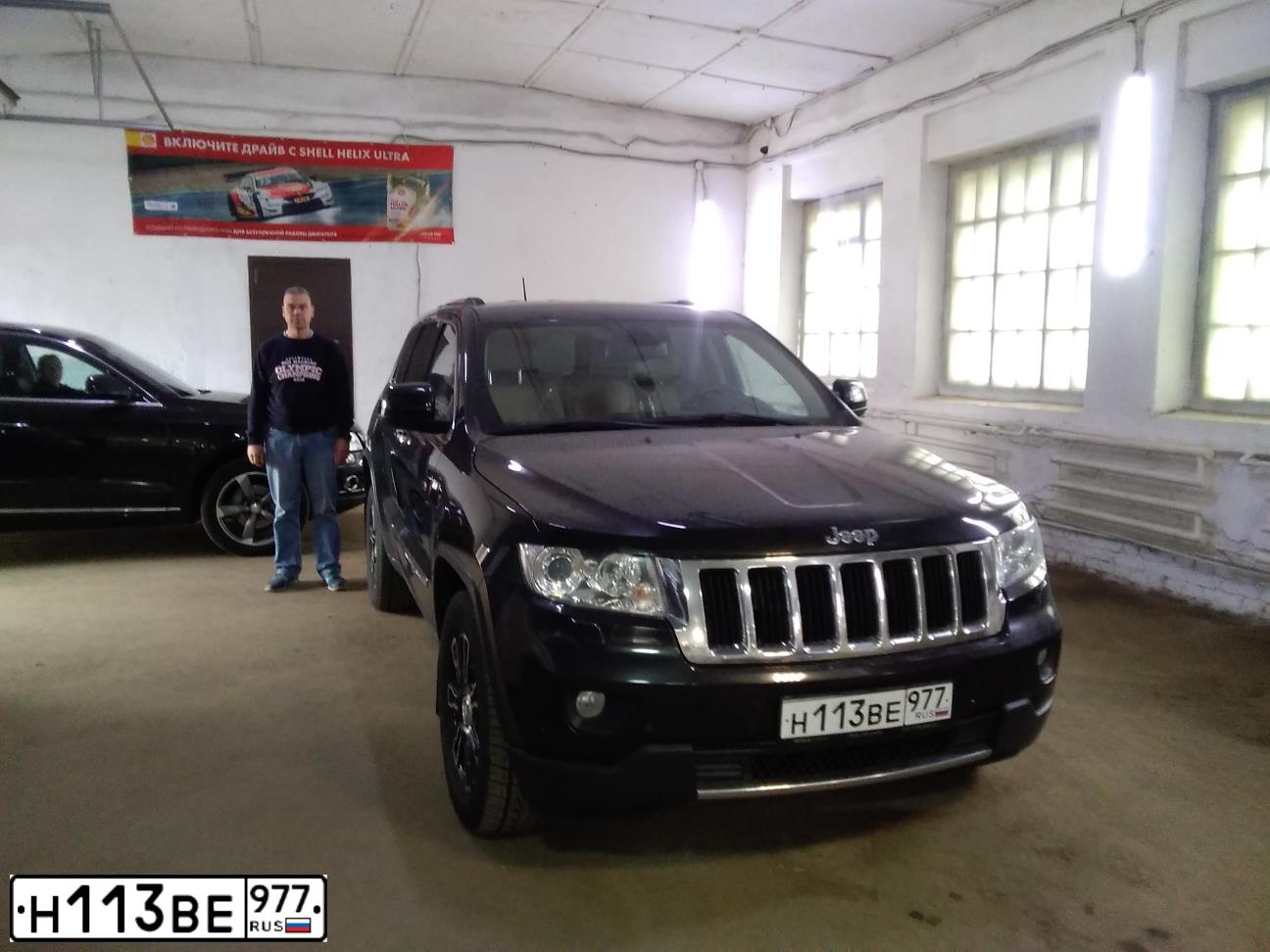 Фото автомобиля JEEP GRAND CHEROKEE, 2012 — госномер Н113ВЕ977. Цвет: ЧЕРНЫЙ