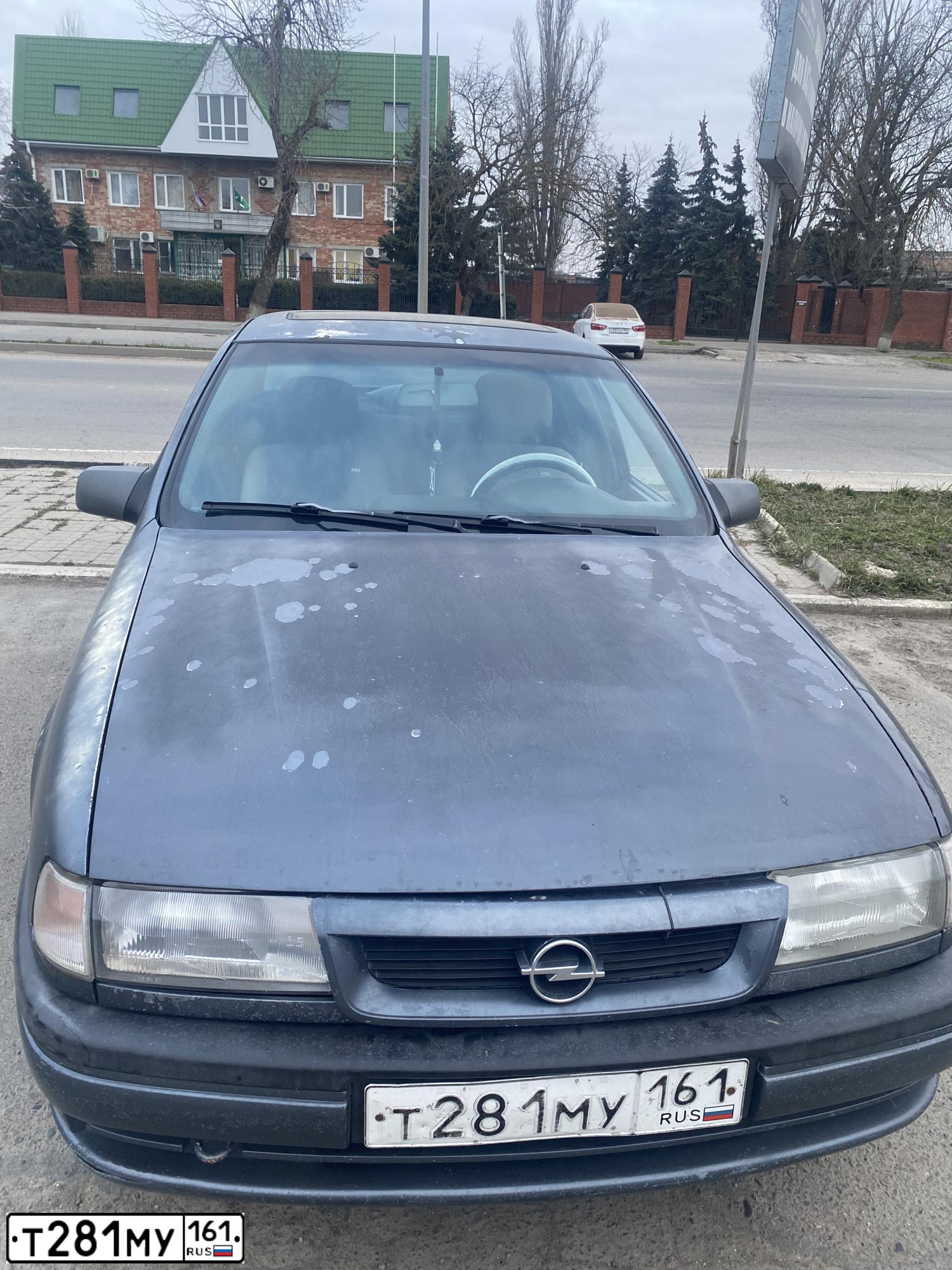 Фото автомобиля OPEL VECTRA, 1994 — госномер Р186ВА181. Цвет: Серо-Синий