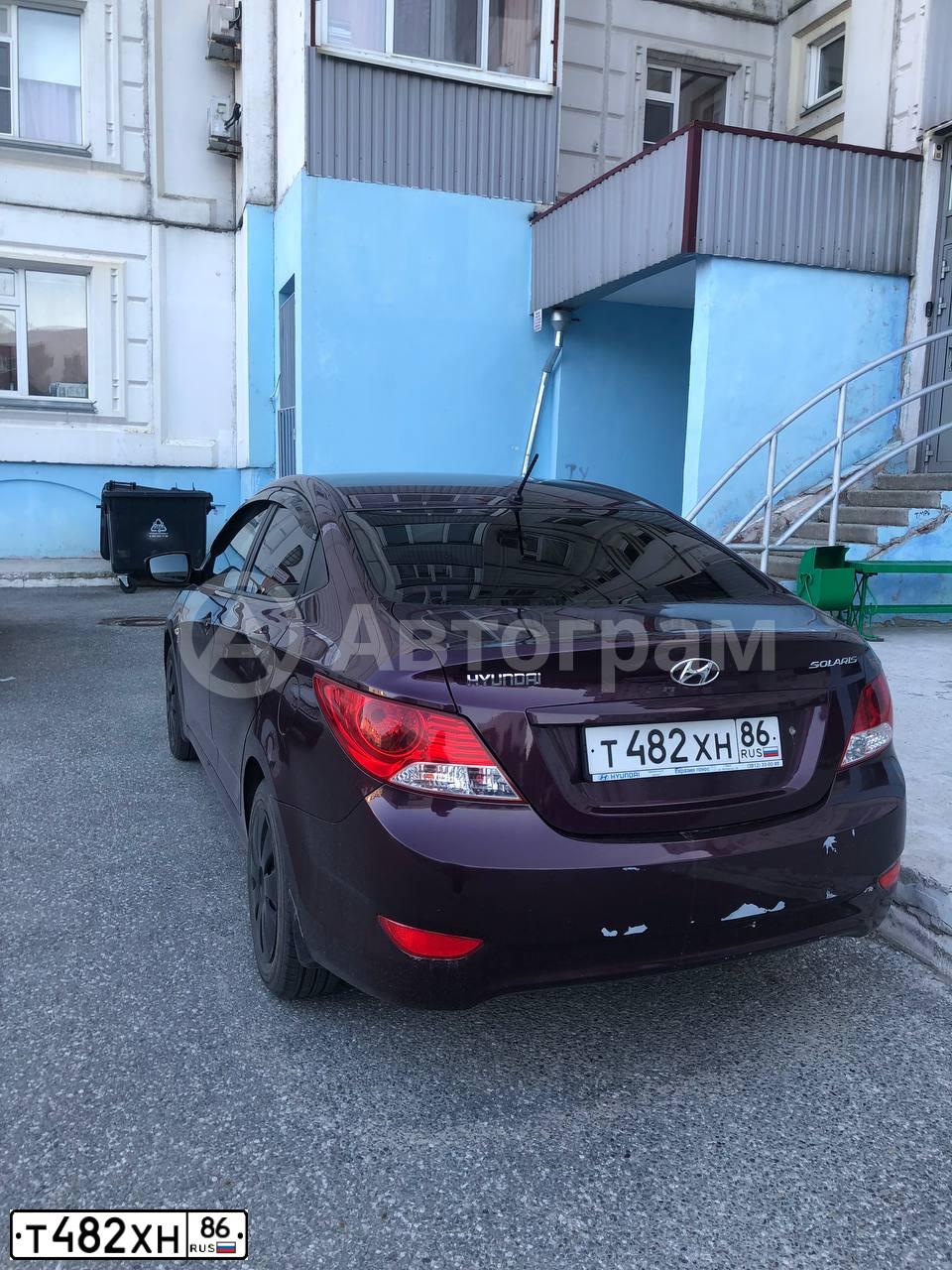 Фото автомобиля HYUNDAI SOLARIS, 2011 — госномер Т482ХН86. Цвет: ФИОЛЕТОВЫЙ