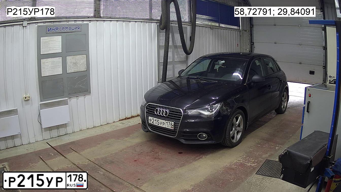 Фото автомобиля AUDI A1 SPORTBACK, 2014 — госномер Р215УР178. Цвет: ЧЕРНЫЙ