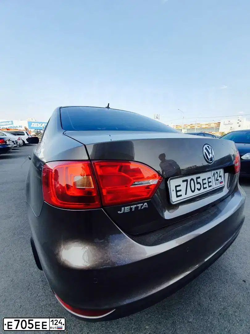 Фото автомобиля VOLKSWAGEN Jetta I/II, 2012 — госномер Е705ЕЕ124