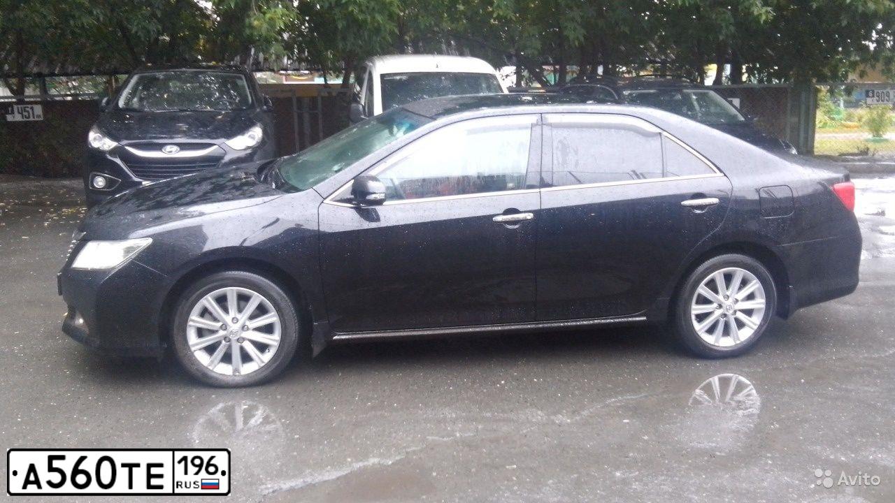 Фото автомобиля TOYOTA CAMRY, 2014 — госномер У023УВ72. Цвет: ЧЕРНЫЙ МЕТАЛЛИК